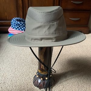 SUN DAY AFTERNOONS Sun charter hat.